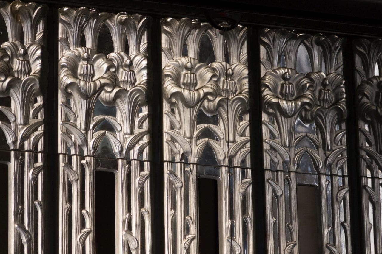 Ren¬ Lalique glass St Matthews Church - Opera cu care casa Lalique onoreaza arhitectura