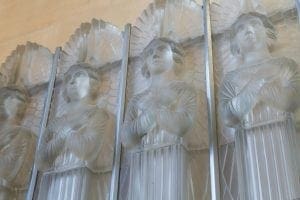 Ren+¬_Lalique_glass_angels,_St_Matthew's_Church