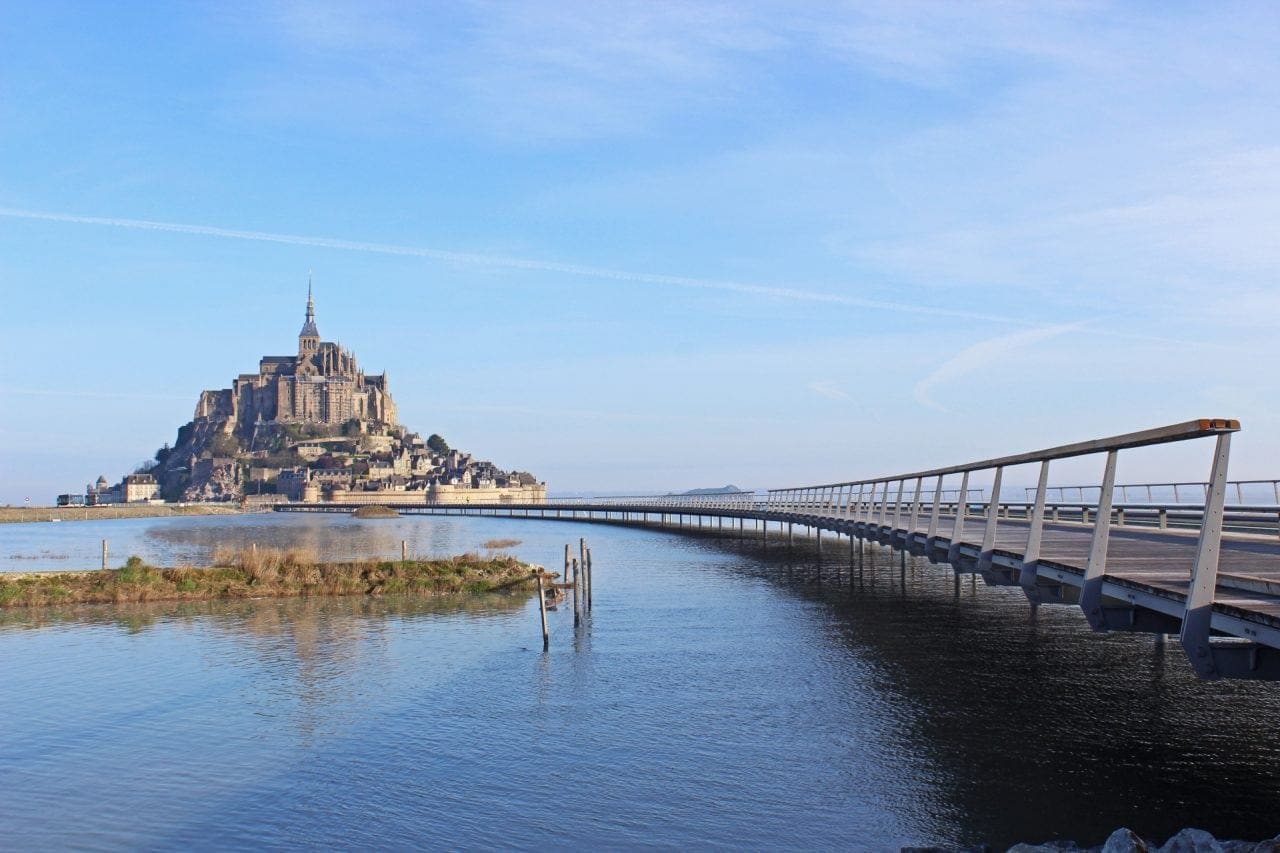 worlds best pedestrian bridges mont st michel france - Cele mai frumoase poduri pietonale din lume