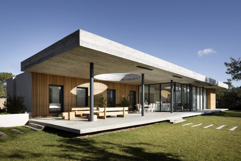 Amazing house architecture with concrete ceiling deck 1024x683 - Unconventional Homes: Case din beton cu design neașteptat