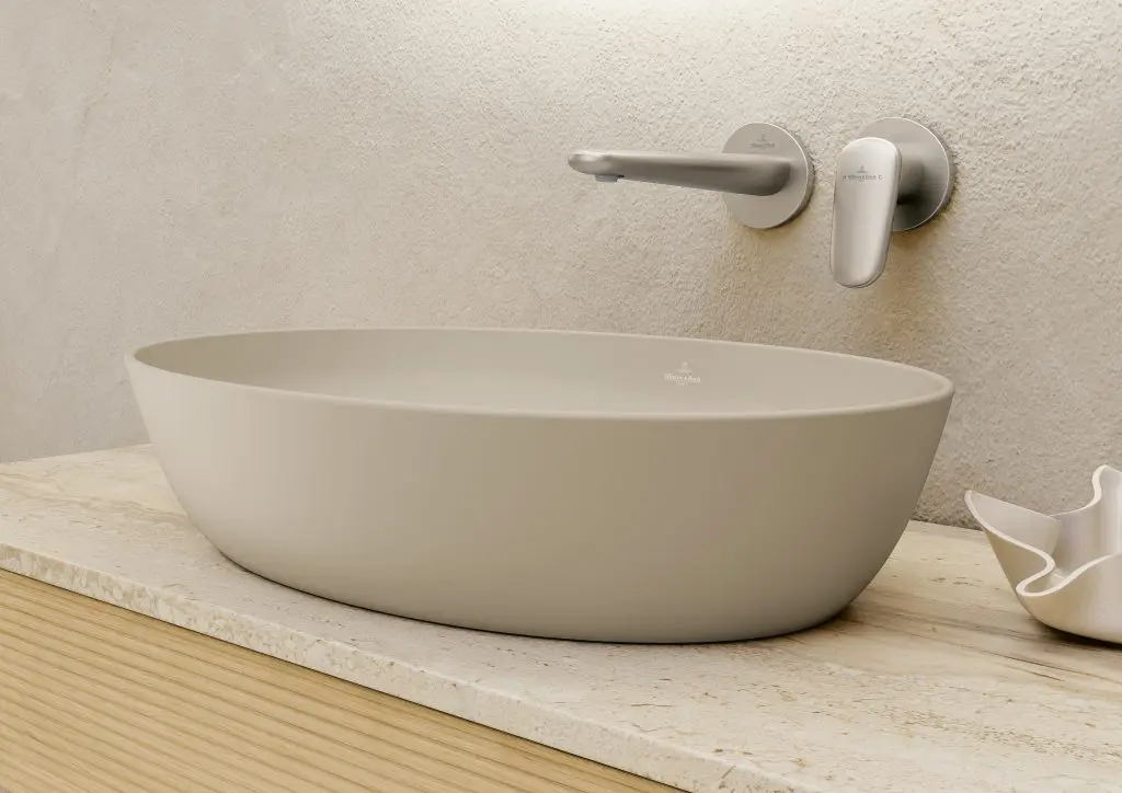 VB Antao Luxury Allbeige Life on Mars Waschbecken CMYK 2025.1283364.High resolution 300 dpi 1024x724 - Perspectiva Villeroy & Boch și Ideal Standard asupra băilor – Designul atemporal într-o lume condusă de tendințe