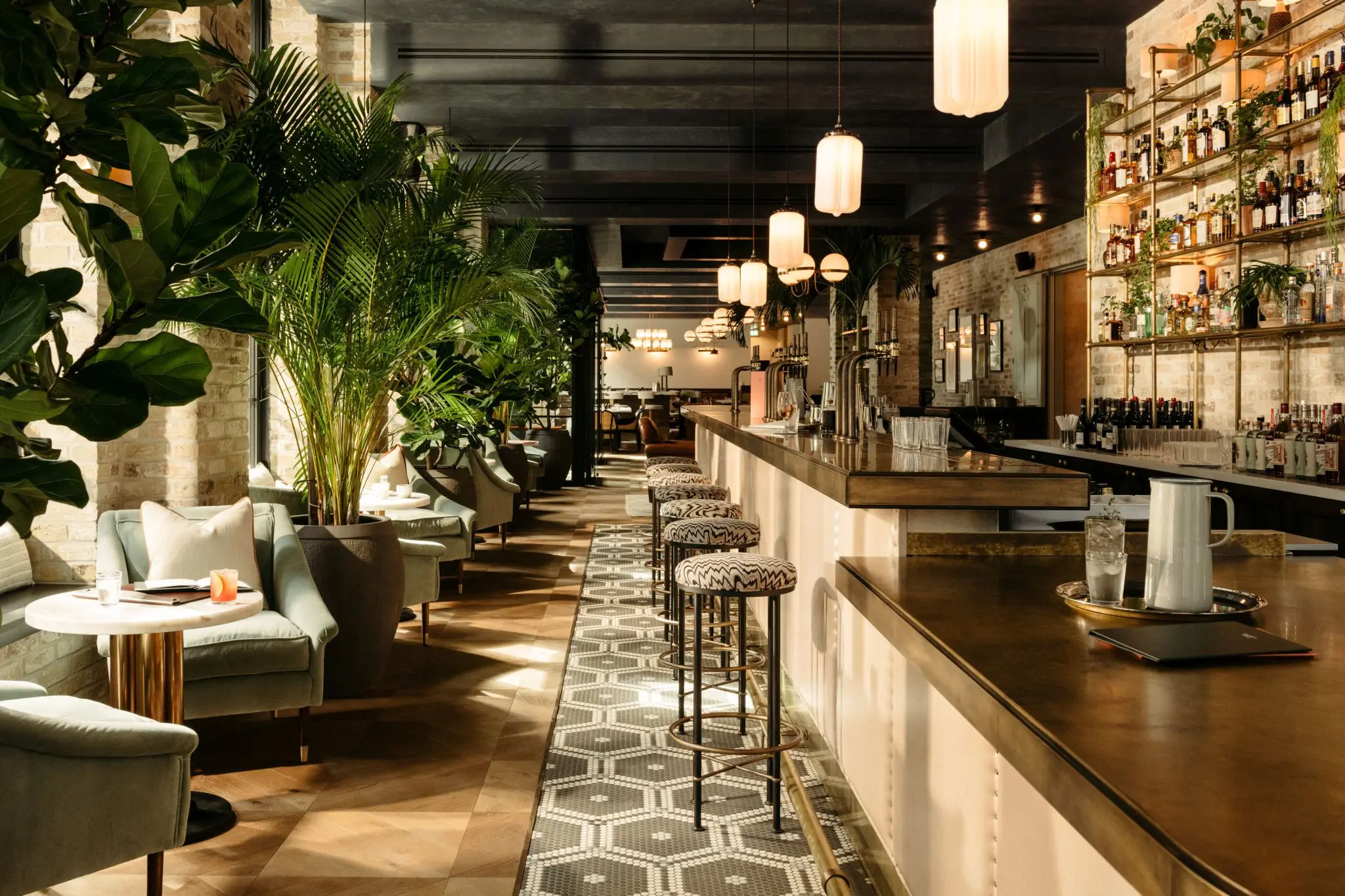 The Hoxton Southwark Lobby 2OK scaled - Primul hotel The Hoxton se va deschide în centrul Bucureștiului