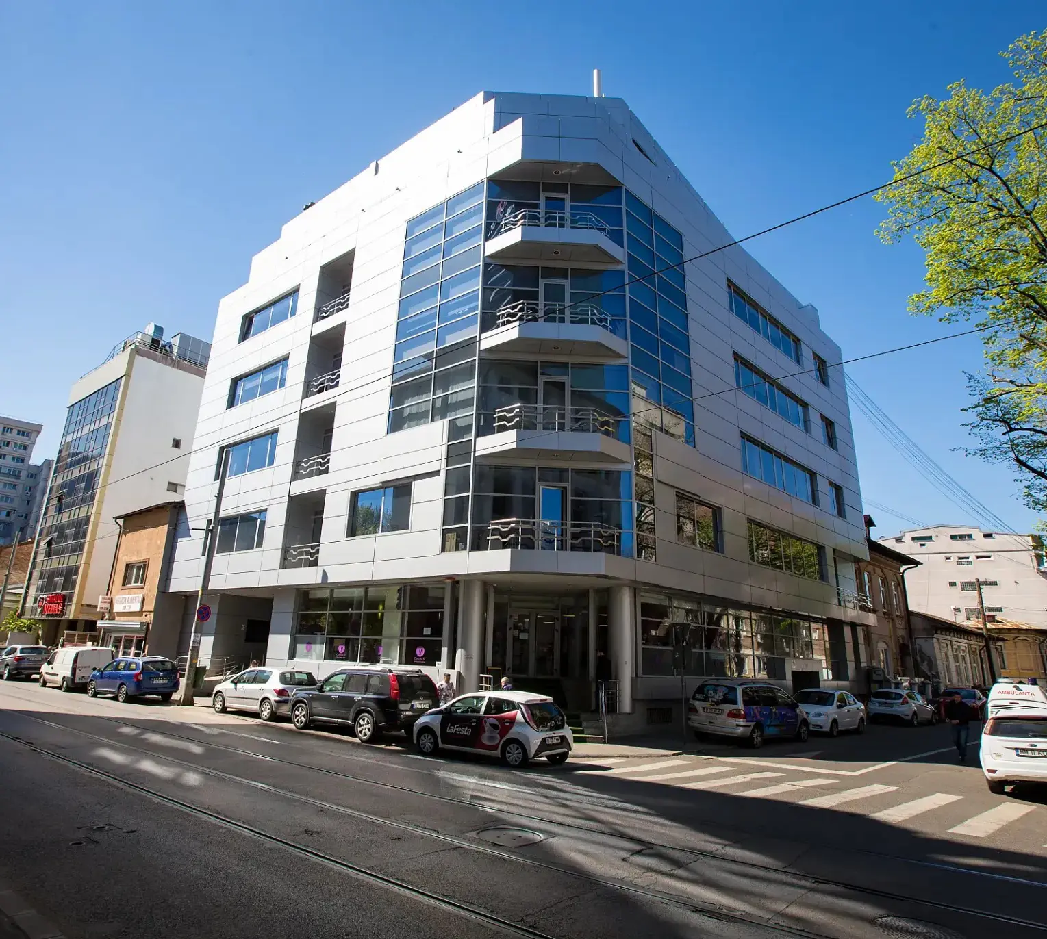 Cladire Dr. Felix 87  - First Property Group vinde clădirea de birouri Dr. Felix 87 din București