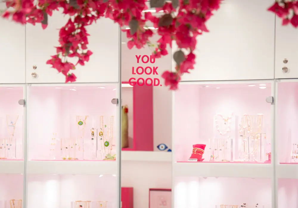 FLIP HORISONTAL 1000X700 1 - Retailerul de bijuterii Anna Maria Mazaraki a deschis primul magazin în București