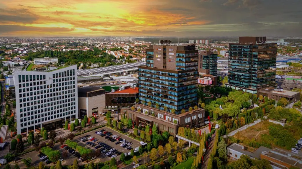 IULIUS: 25 de ani, 2 miliarde de euro investiți și proiecte care schimbă orașele României Iulius Town Timisoara proiect mixed use IULIUS 01 1024x576 - IULIUS: 25 de ani, 2 miliarde de euro investiți și proiecte care schimbă orașele României