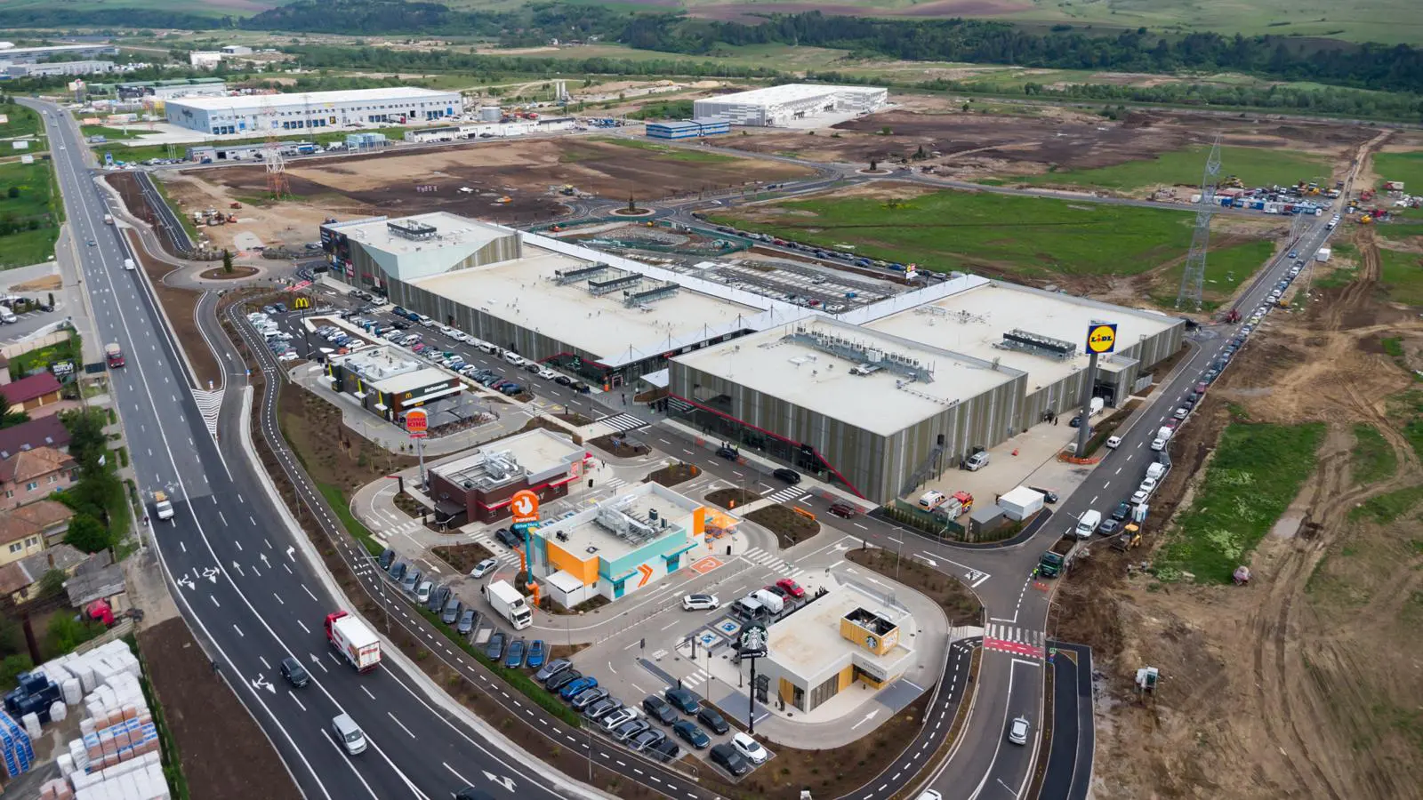URBANO Shopping Living Nhood 2 - URBANO Group deschide un parc comercial de 40 milioane de euro lângă Cluj