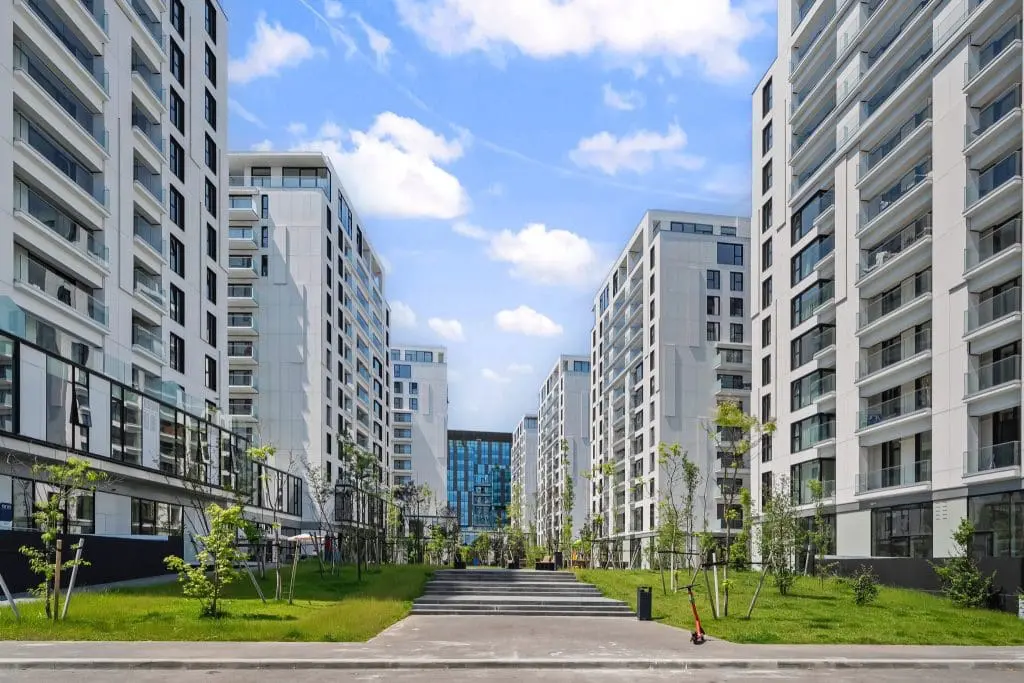 Realitatea din Property Management: Între presiunea costurilor și revoluția digitală condusă de AI și ESG OCP Exterior Photo 3 copy 1024x683 - Realitatea din Property Management: Între presiunea costurilor și revoluția digitală condusă de AI și ESG