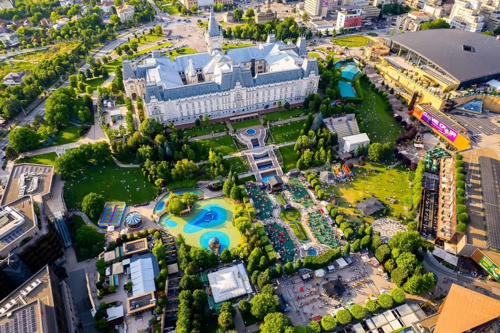 Raluca Munteanu, director dezvoltare, IULIUS: „Orașele nu se dezvoltă singure și nici peste noapte. Este nevoie de dialog real, de încredere și de colaborare între toți cei implicați” Palas Iasi primul proiect mixed use de regenerare urbana din Romania copy 1024x682 - Raluca Munteanu, director dezvoltare, IULIUS: „Orașele nu se dezvoltă singure și nici peste noapte. Este nevoie de dialog real, de încredere și de colaborare între toți cei implicați”
