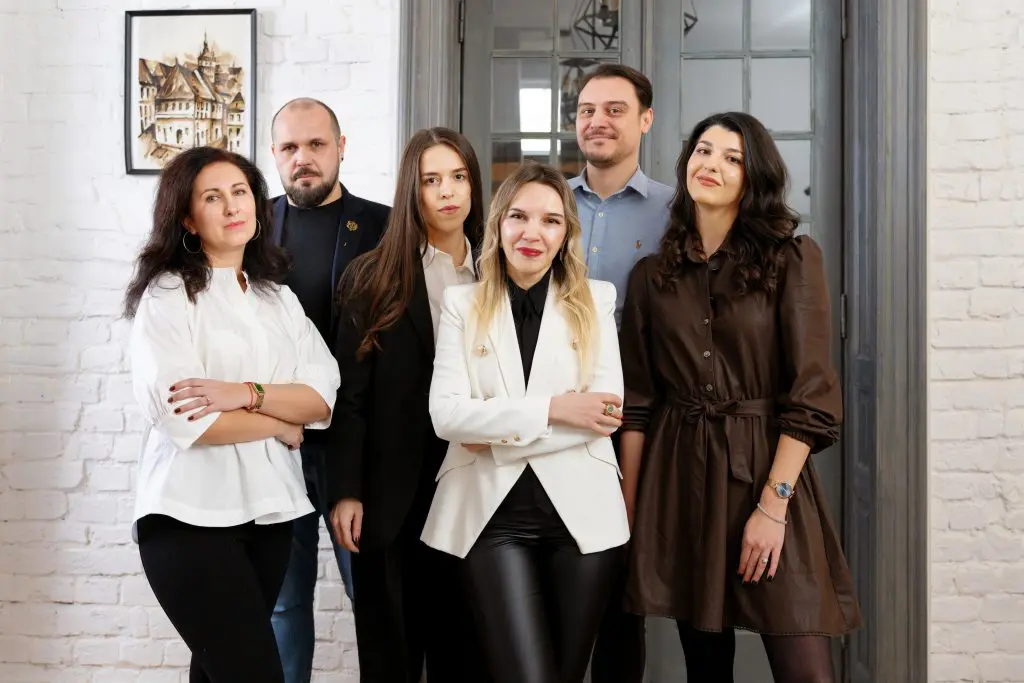Eficiență și control în real estate: Rolul strategic al ArhiTem Studio în protejarea investițiilor imobiliare echipa arhitem studio 1024x683 - Eficiență și control în real estate: Rolul strategic al ArhiTem Studio în protejarea investițiilor imobiliare