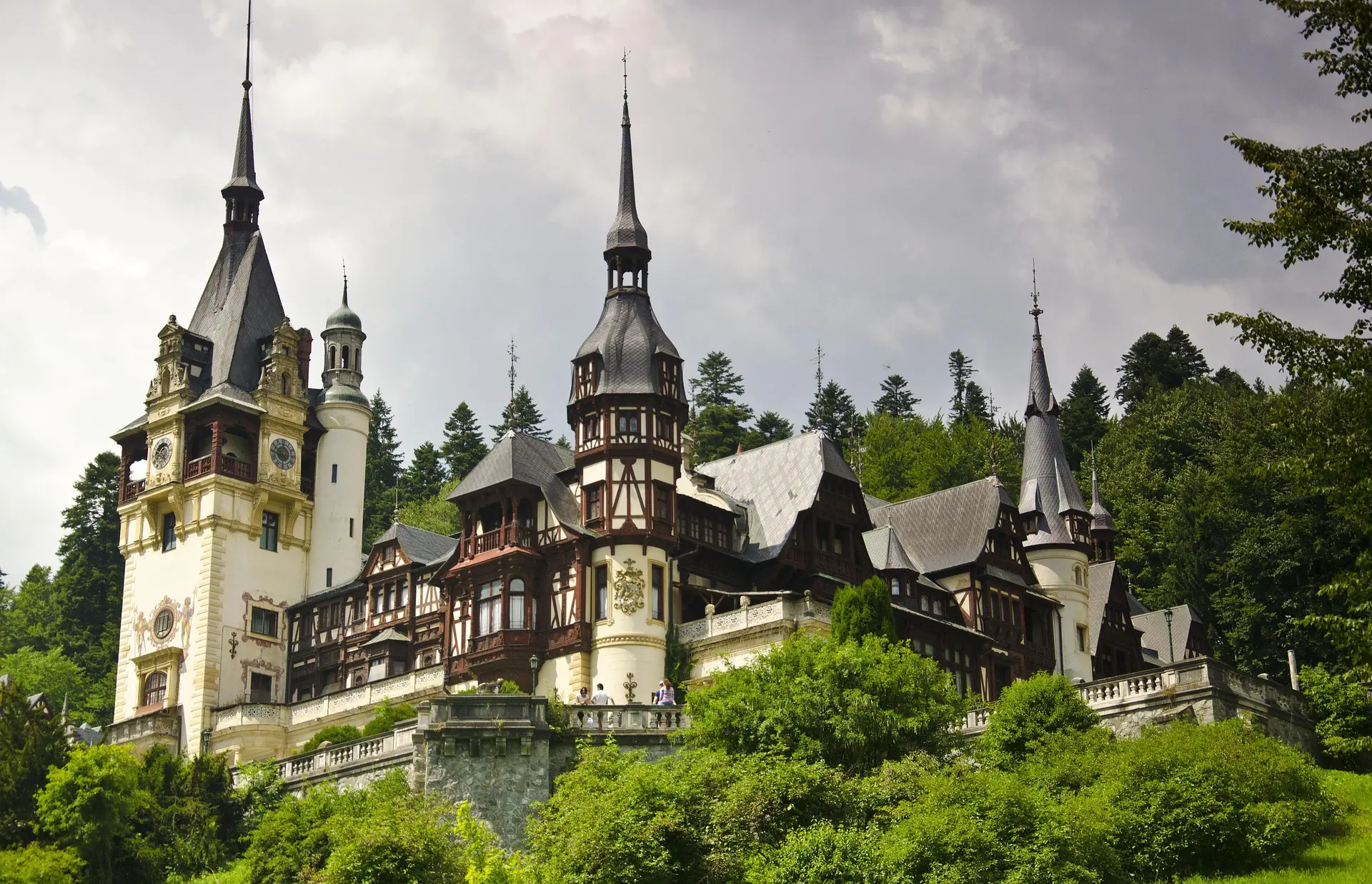 gavia26210 peles castle 818943 1920 - Cheltuielile turiștilor străini în România au depășit 5 miliarde de euro, marcând cea mai rapidă creștere din UE în ultimul deceniu