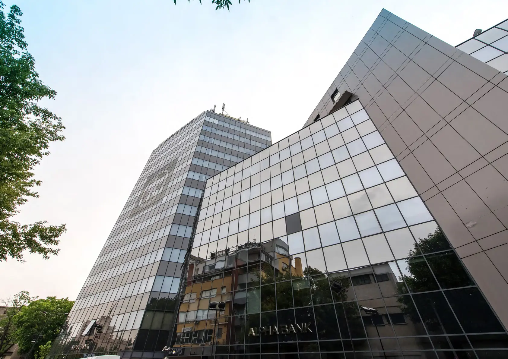 Former Alpha Bank HQ - Global Vision cumpără două clădiri de birouri în zona Doboranți-Primăverii