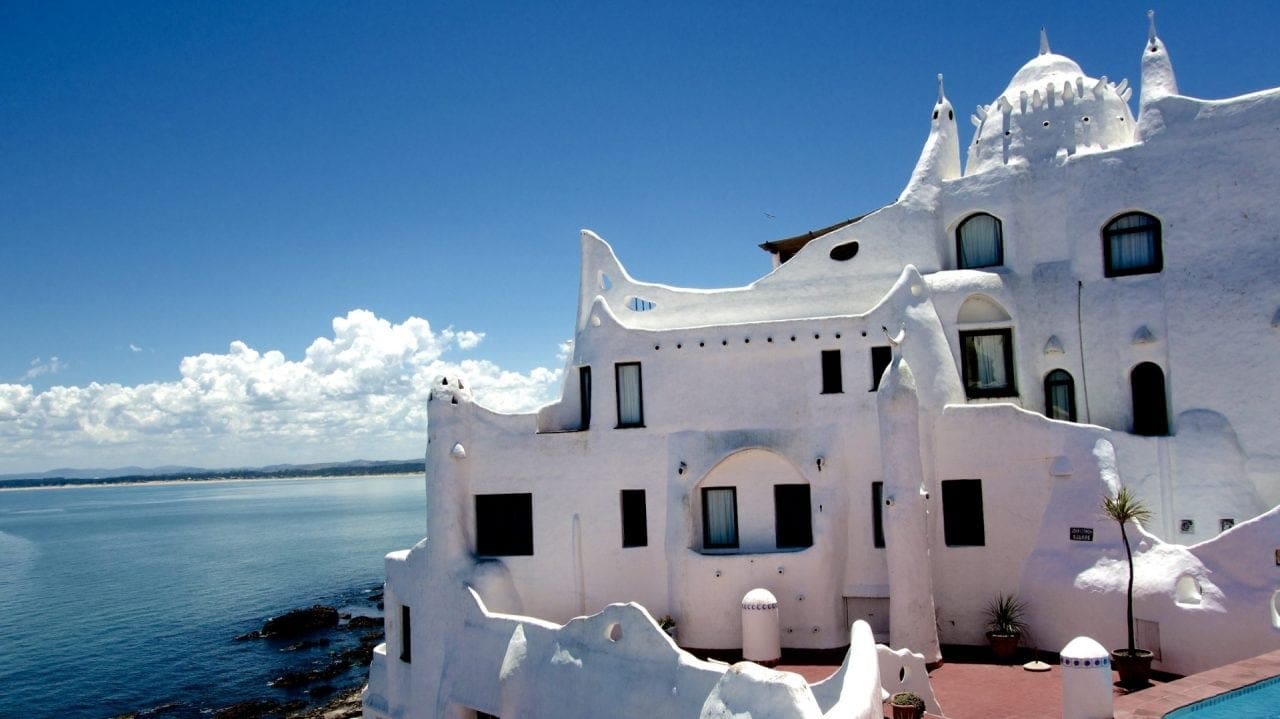 Punta Ballena Casa Pueblo 1289634 x - Monumentele locuibile – noul patrimoniu al oraselor