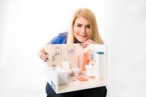 Liana Stanciu in proiectul Cersanit trece baia pe curat. 300x200 - Liana Stanciu in proiectul Cersanit trece baia pe curat.