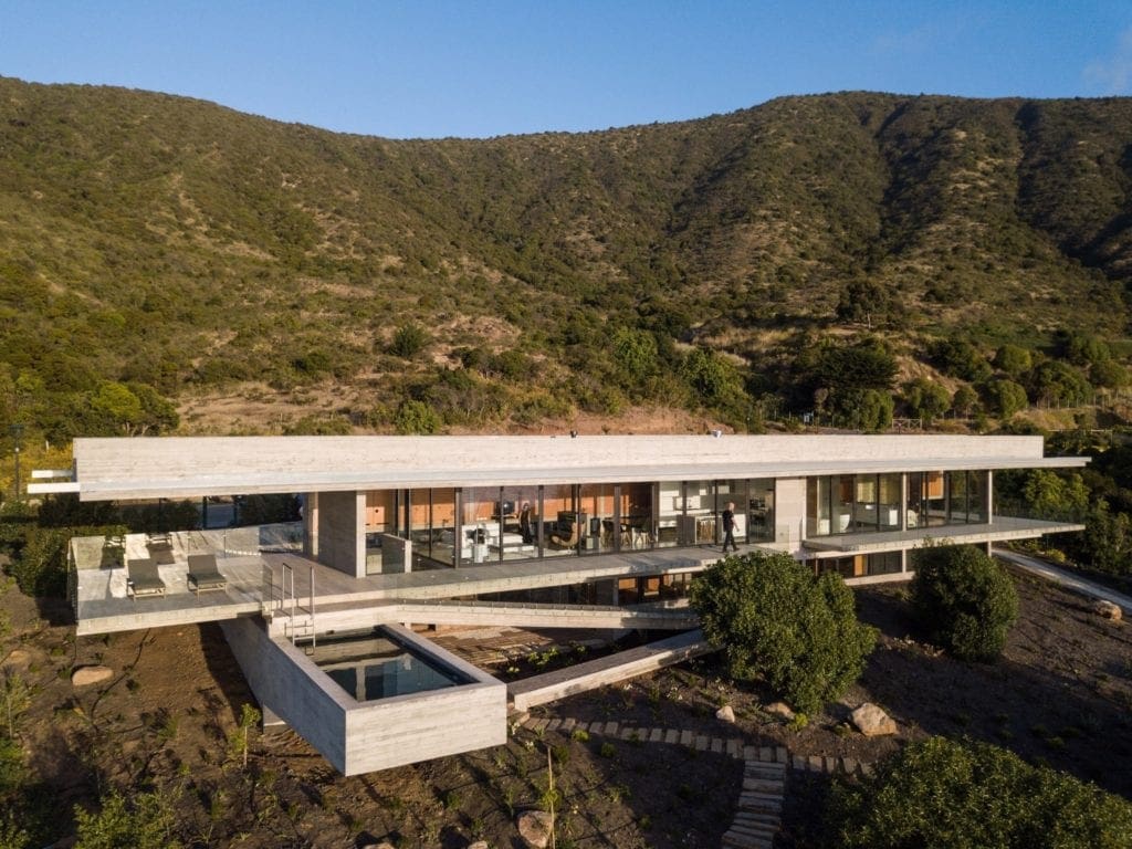 house h felipe assadi arquitectos architecture house chile dezeen 2364 col 2 copy 1024x768 - Cele mai hot case ale anului 2018 (II)