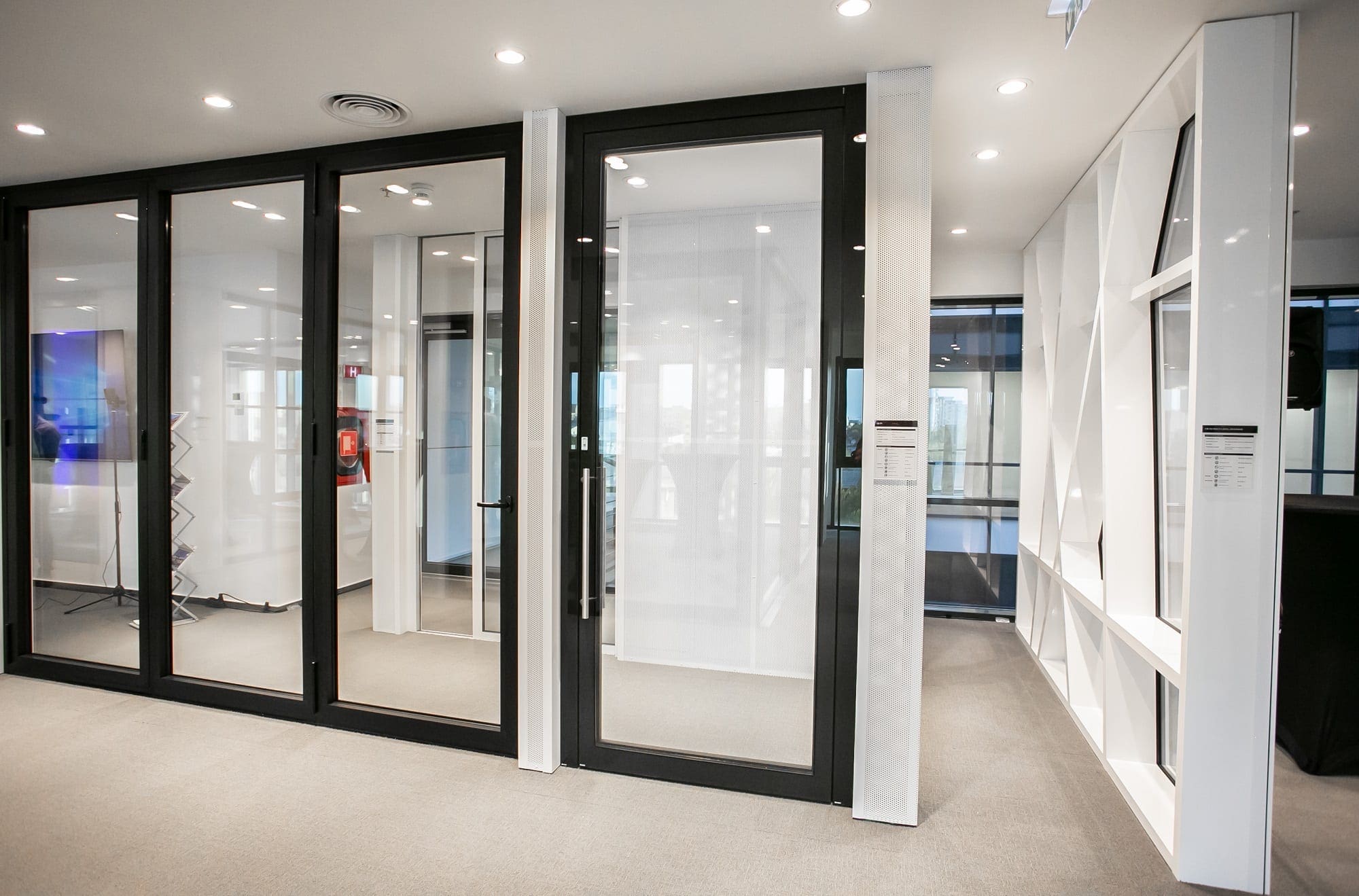 Showroom Reynaers 1 - Reynaers Aluminium planifică investiții de 1,4 milioane euro în următorii 5 ani