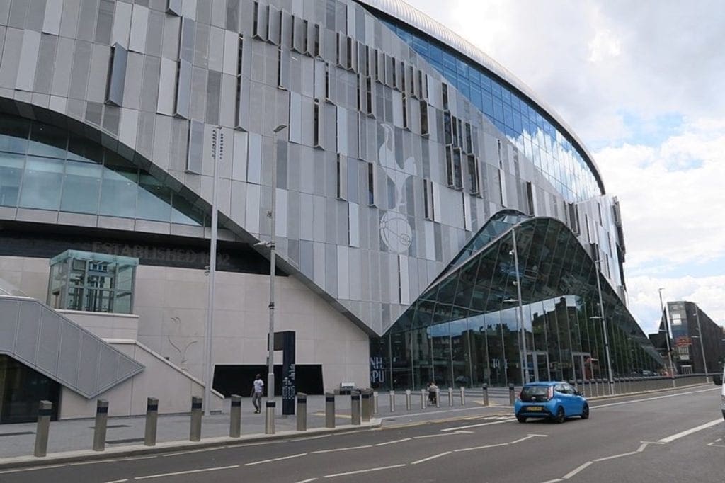 800px Tottenham Hotspur Stadium   view from High Road   June 2019 copy 1024x682 - Topul stadioanelor recent inaugurate sau care vor fi deschise până în 2025