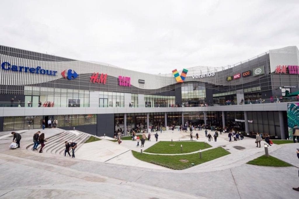 veranda mall facebook copy 1024x683 - Analiză: Rate de neocupare mici și livrări importante pentru spațiile de birouri și retail