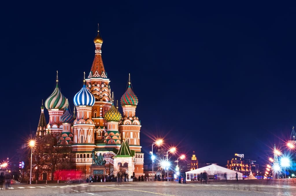 Moscow St. Basils Cathedral Night Shot XL 1 - Cele mai neobișnuite construcții din Europa