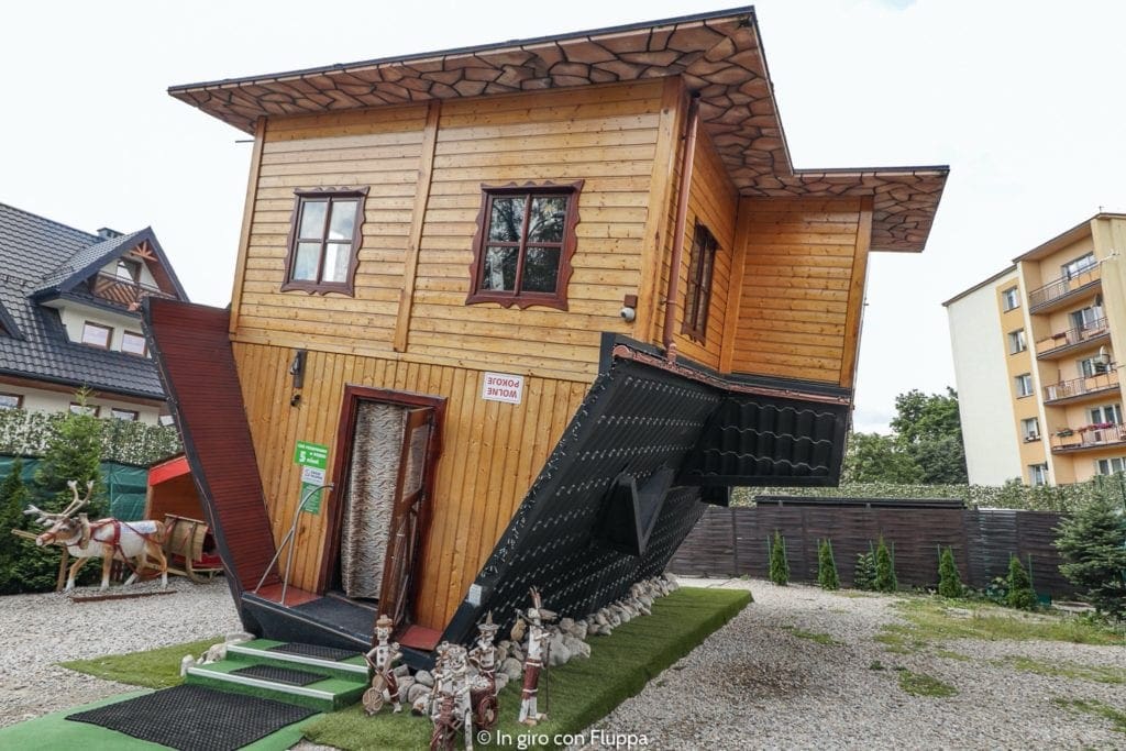 cosa fare a zakopane estate casa sottosopra copy 1024x683 - Cele mai neobișnuite construcții din Europa