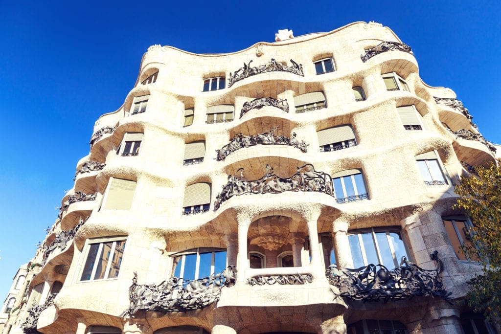 la pedrera building barcelona 1024x683 - Cele mai neobișnuite construcții din Europa