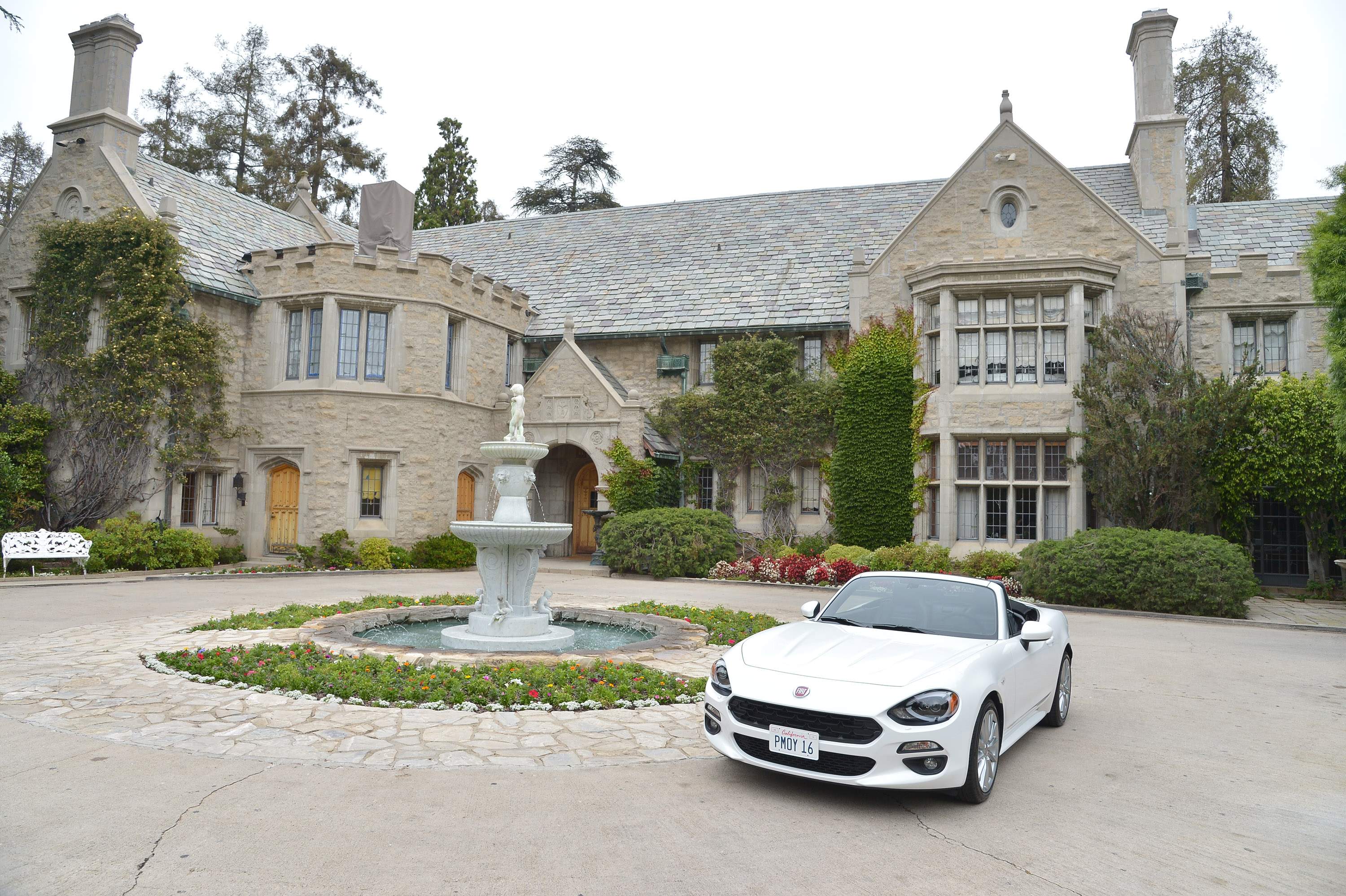 hugh 2 - Cele mai scumpe proprietăţi imobiliare ale celebrităţilor de la Hollywood