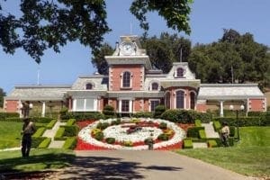 01315e02 ad6d 4ef3 826b f50cbfc5017e AP Neverland Ranch result copy 300x200 - 01315e02-ad6d-4ef3-826b-f50cbfc5017e-AP_Neverland_Ranch_result copy