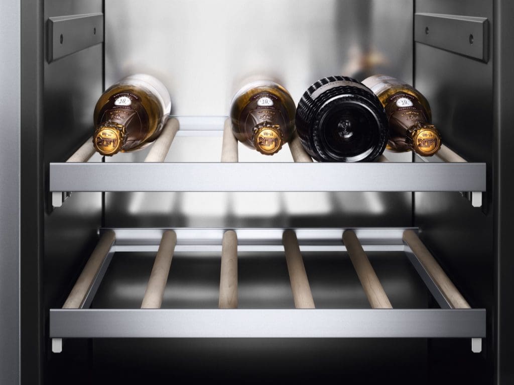 Gaggenau Glazenrek copy 1024x766 - Vinurile rafinate merită un răcitor la cele mai înalte standarde. GAGGENAU aduce un plus de valoare pe piață