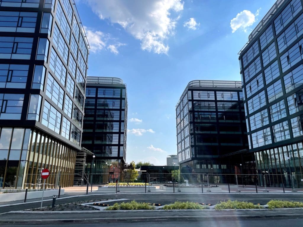 Foto J8 Office Park copy 2 1024x768 - Provocările spațiilor de birouri și soluțiile adoptate de dezvoltatori