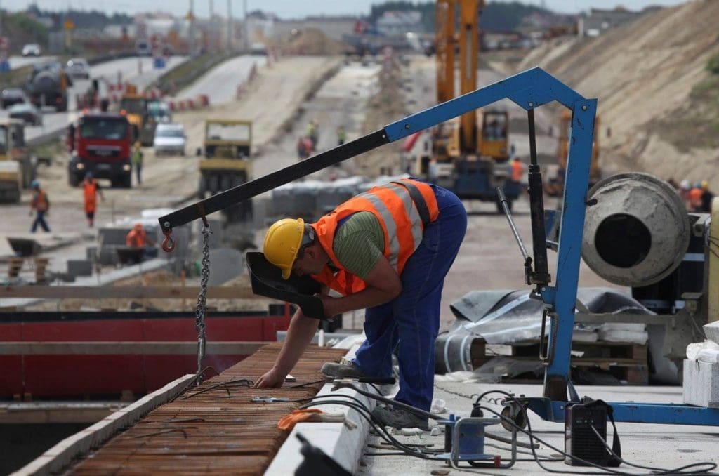 constructii santier infrastructura autostrazi muncitori foto FMI Facebook 1024x678 - Dezvoltarea infrastructurii de transport, accelerare în economia pandemică
