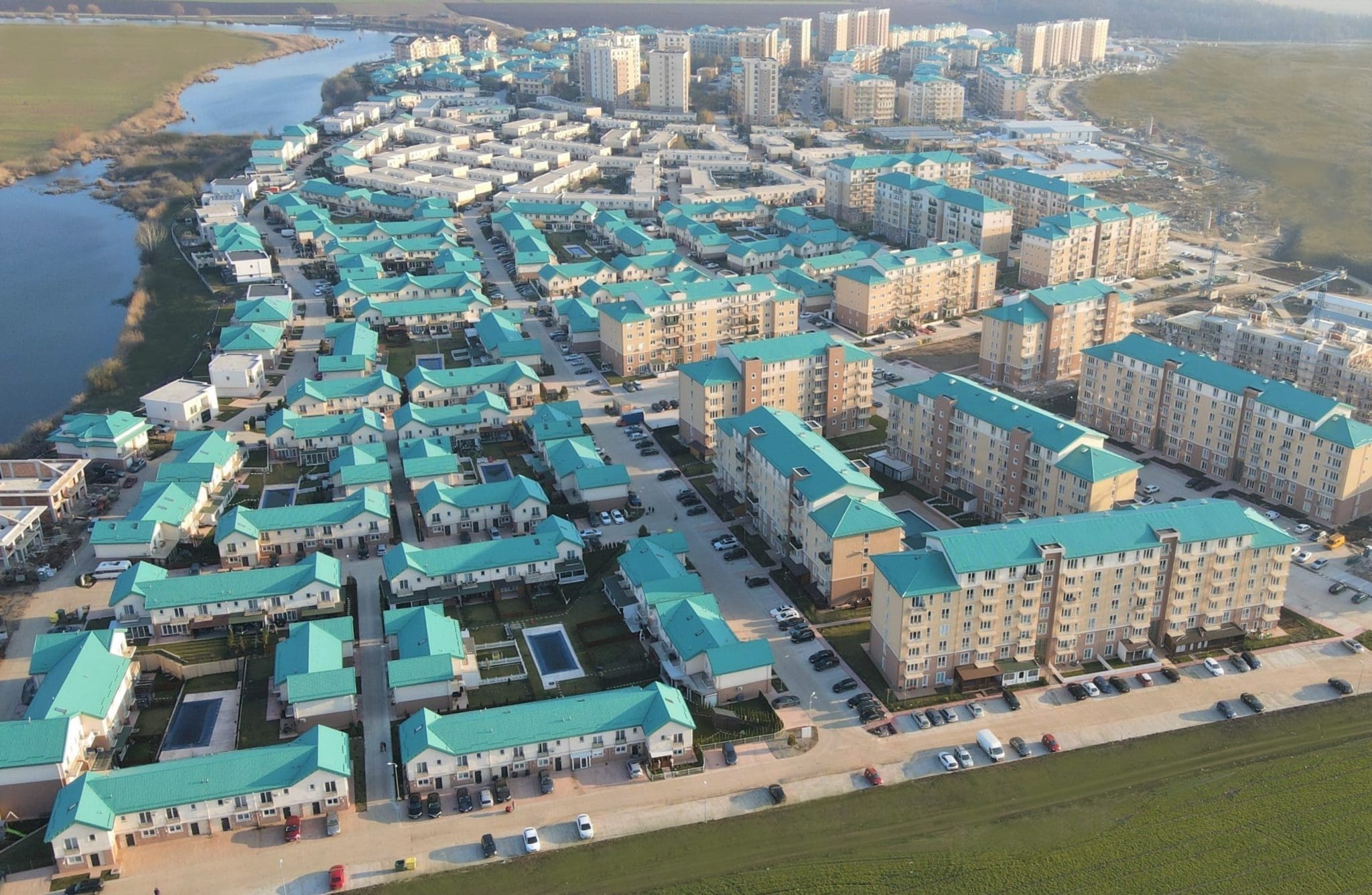 COSMOPOLIS CARTIER scaled - Cel mai mare wellness club SWEAT din România  va fi în Cosmopolis Plaza