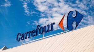 carrefour preia cora 300x169 - Carrefour