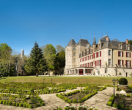 Un faimos castel francez cu istorie de secole, la vânzare pentru 15 milioane de euro