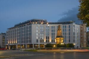 thumbnail Hyatt Hotels Corporation 2 300x200 - thumbnail_Hyatt Hotels Corporation (2)
