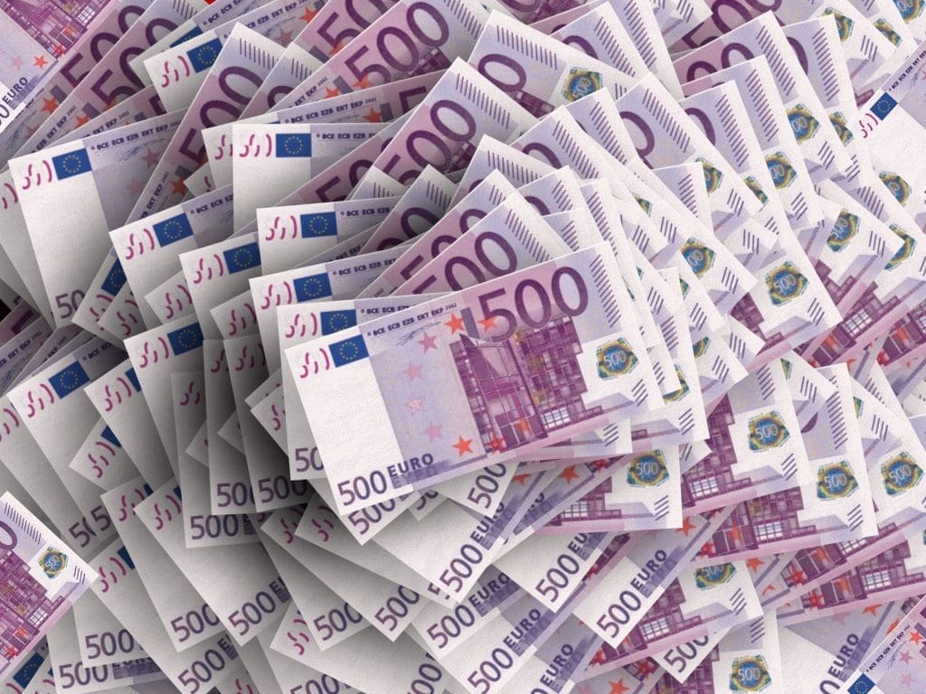euro 96289 copy 1024x768 - Investițiile imobiliare comerciale din România testează pragul de 1 miliard de euro