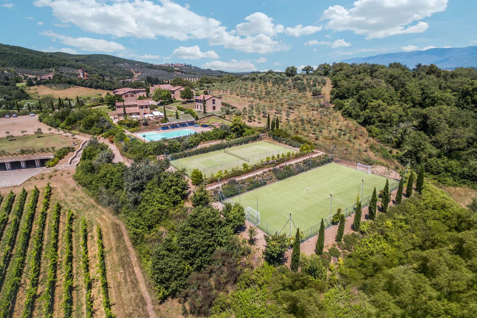 Tuscan wine estate 8 - Grand Slam: 6 proprietăți luxoase cu teren privat de tenis
