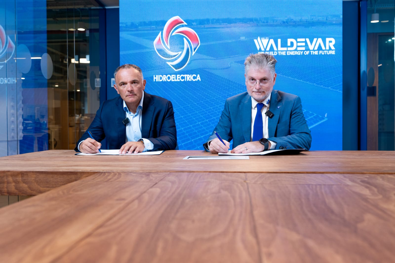 PHOTO 2025 07 21 14 06 48 - Hidroelectrica semnează contractul cu WALDEVAR Energy pentru primul parc fotovoltaic flotant